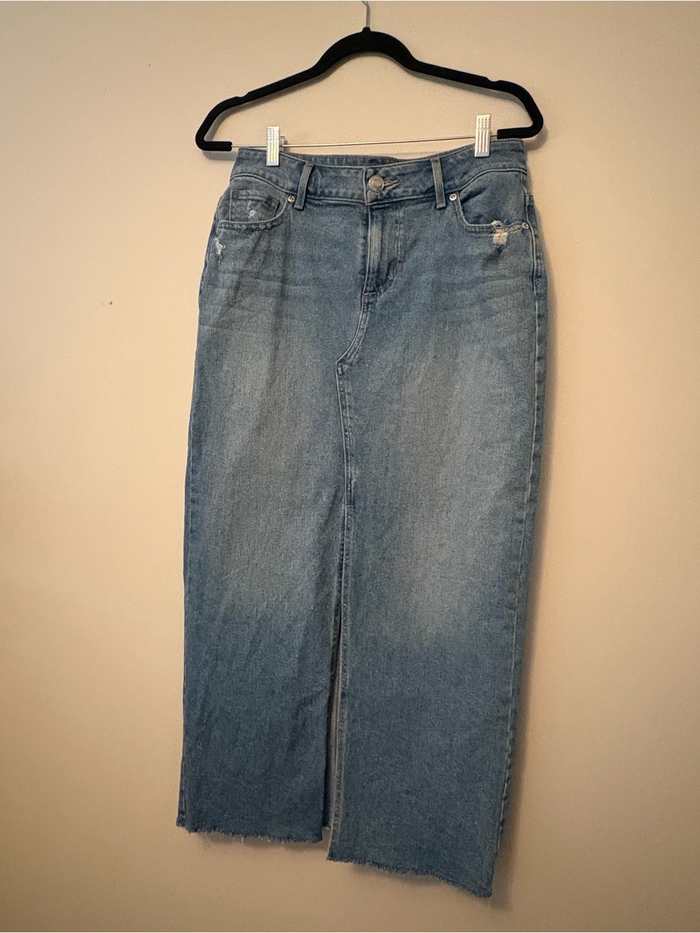Maurices m jeans Denim Midi Skirt Size 6 Distressed Raw Hem Long Blue Wash